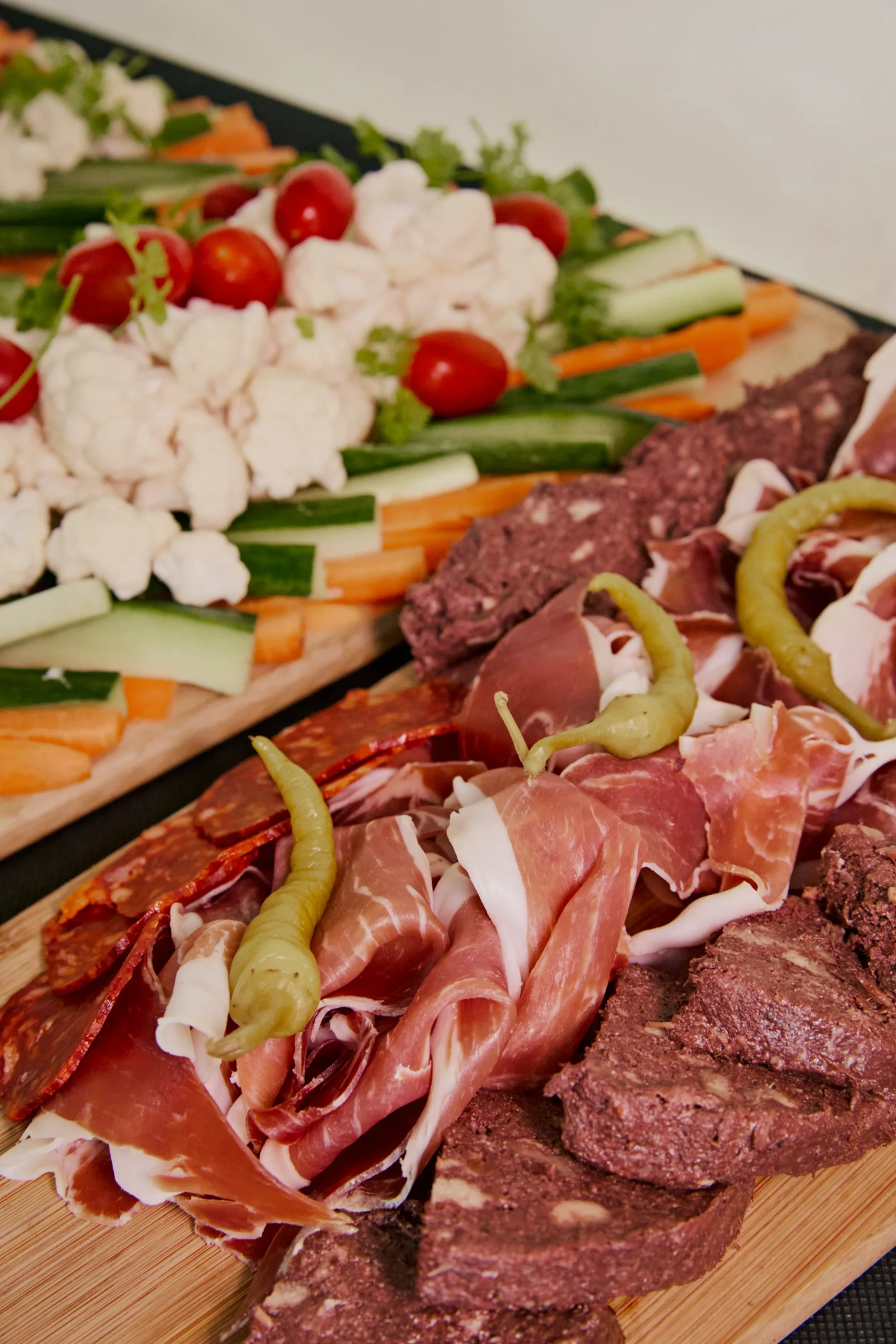 buffet-tapas-pintxos-evenement-scaled.webp